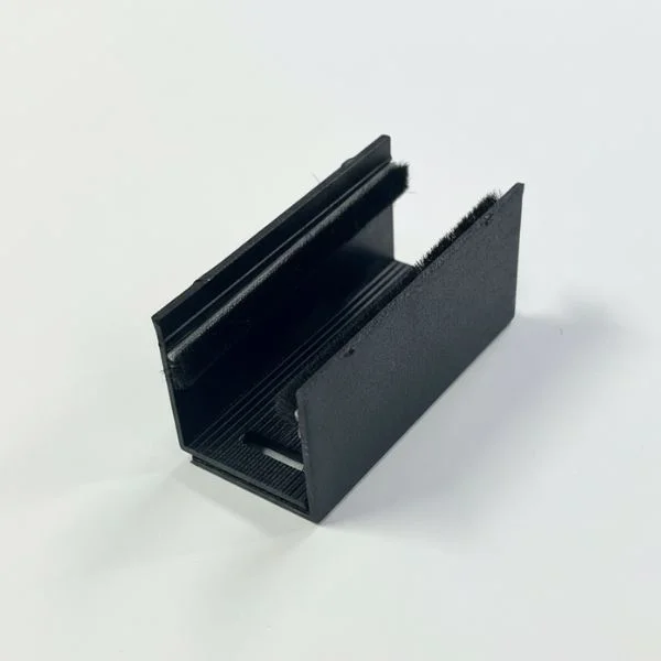 Guia U Regulável em Nylon Preto Fosco